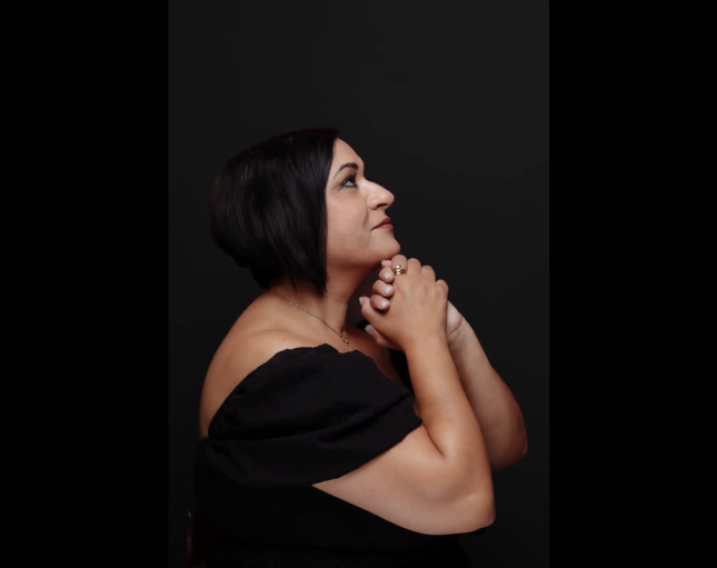 Wafa Ghorbel, romancière franco-tunisienne incarne l’alliance unique entre la richesse culturelle du Maghreb et la sensibilité littéraire de l’Occident